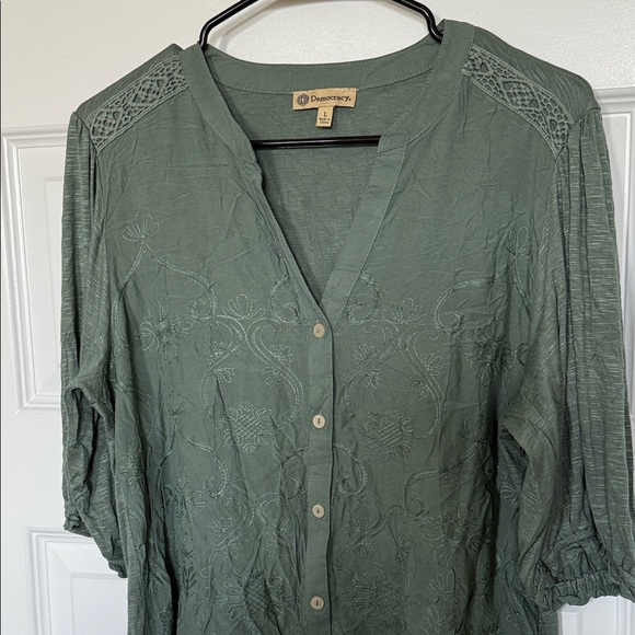 NWOT Democracy Green Embroidered Blouse Sz Large - Picture 3 of 8
